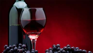 Вино и чёрный виноград